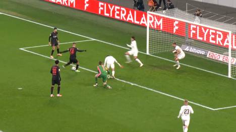 Bayer Leverkusen wird seiner Favoritenrolle nach einem Schreckmoment in der Anfangsphase gerecht und zieht ins Pokal-Halbfinale ein. Kommentator: Oliver Forster