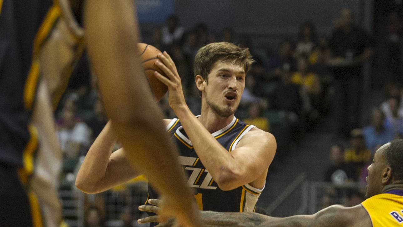 Pleiß feiert gutes NBA-Debüt