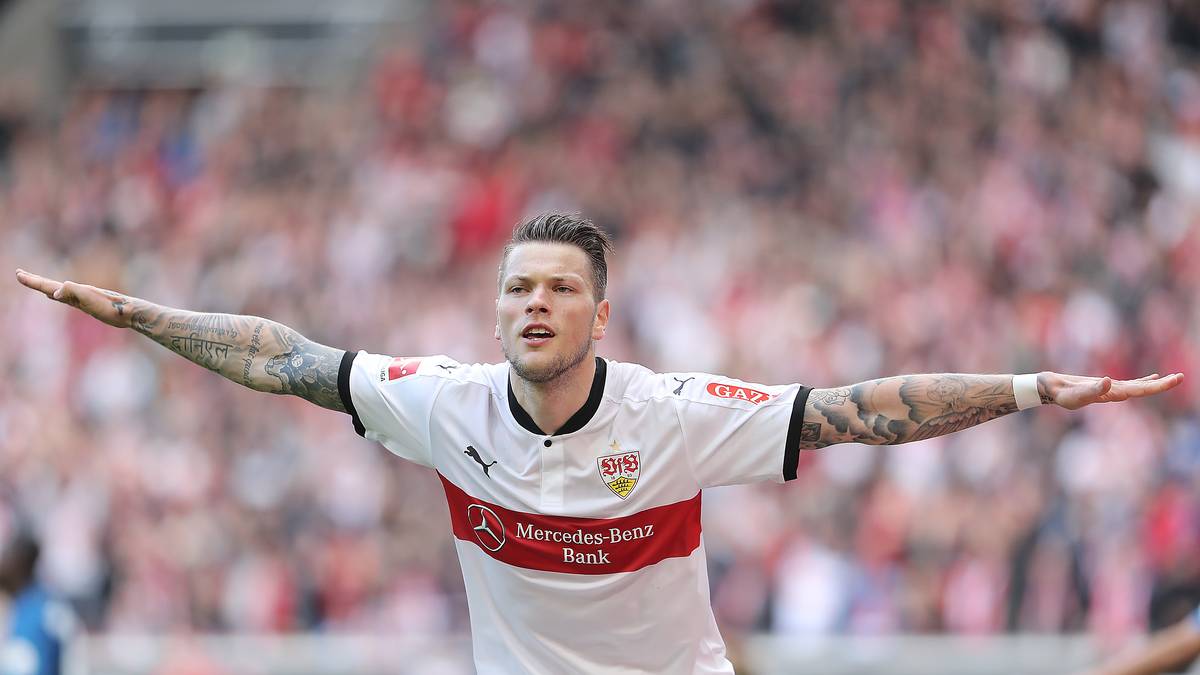 Ginczek rechtfertigte sich danach: "Ich bin schockiert, dass er mir das unterstellt. Das ist ein Jubel wie aus einem Playstation-Spiel. Wir haben eine Whatsapp-Gruppe und da habe ich das versprochen. Das hatte gar nichts mit ihm zu tun, wenn das so rüber gekommen ist, entschuldige ich mich." Beim Jubel sei es ausschließlich um Fortnite gegangen