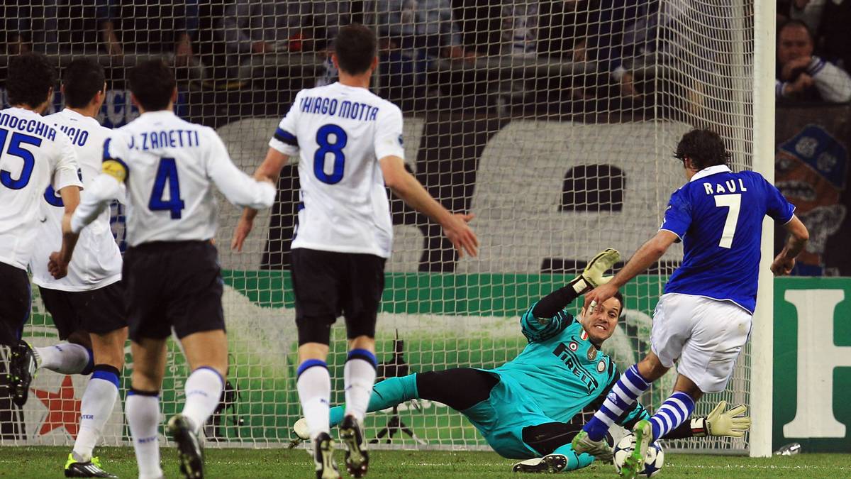 Im Rückspiel lassen die Königsblauen nichts mehr anbrennen und gewinnen erneut, allerdings etwas unspektakulärer mit 2:1. Im Halbfinale verhindert Manchester United dann allerdings den Sprung ins Endspiel