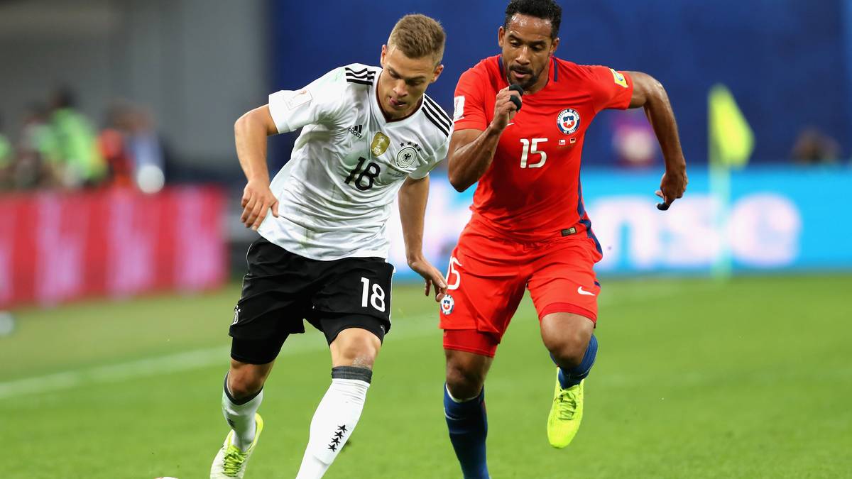 JOSHUA KIMMICH: Rückte in seinem 20. Länderspiel wieder auf die rechte Mittelfeldseite vor und hatte dort reichlich damit zu tun, im Verbund mit Ginter Vidal und Sanchez Paroli zu bieten. Mit zunehmender Spieldauer mit mehr Impulsen nach vorne. Wurde zur Zielscheibe chilenischer Provokationen. Wusste sich zu wehren. SPORT1-Note: 2