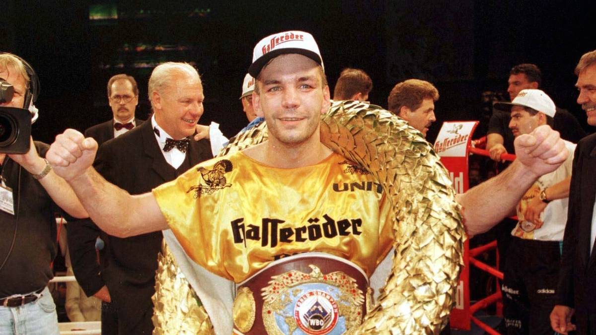 RALF ROCCHIGIANI: "Ich habe es halt mal mit Training probiert“, sagte Ralf nach dem Gewinn des WM-Gürtels im Cruisergewicht 1995. Das hätte er auch vorher schon mal versuchen sollen: Beim ersten Anlauf auf den Gürtel des Deutschen Meisters mehr als zehn Jahre davor scheiterte Rocchigiani noch. Erst in Kampf Nummer 16 reichte es zum Gürtel des Deutschen Meisters. Kampf-Bilanz am Ende der Karriere: 42 Siege, 9 Niederlagen, 7 Unentschieden