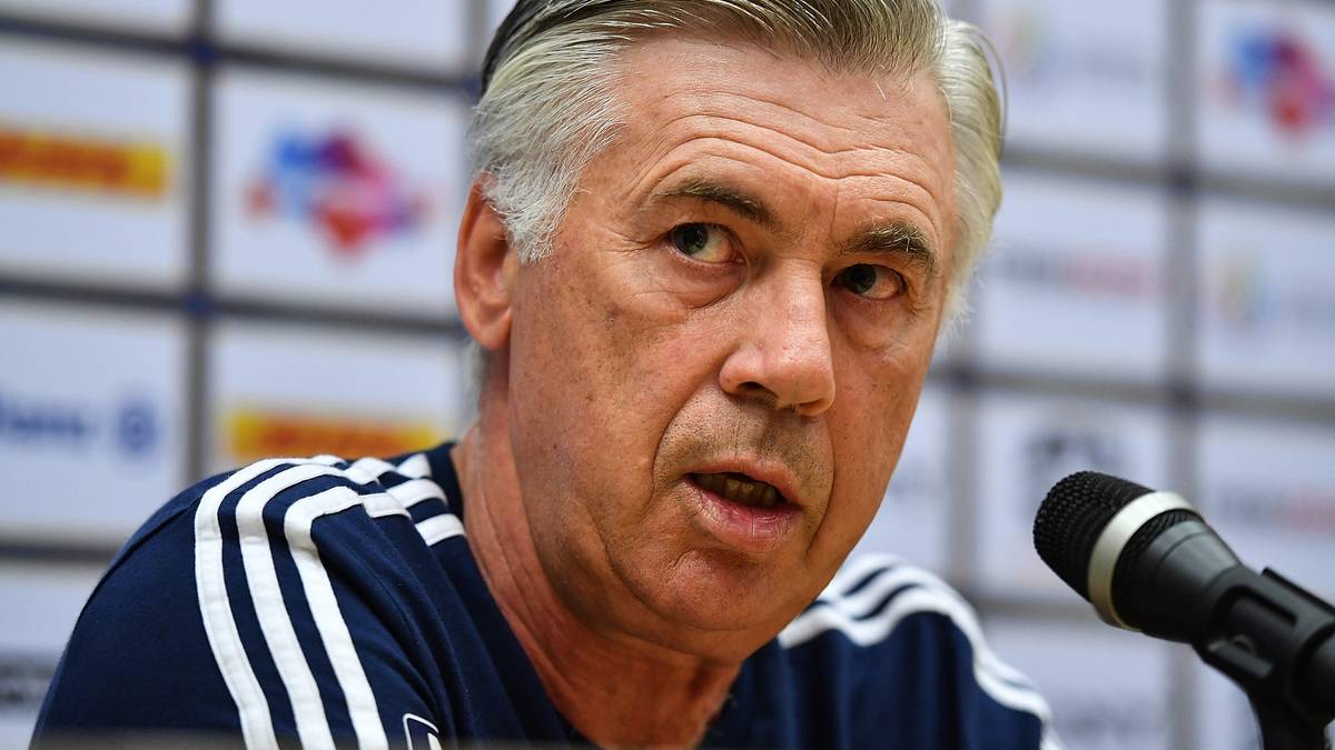 CARLO ANCELOTTI (Bayern München): Meister-Tipp: Bayern München - "Natürlich wollen wir wieder Meister werden. Ich denke, dass wir das schaffen. Vor allem Borussia Dortmund wird unser Herausforderer sein. Bei Leipzig muss man abwarten. Sie haben mit der neuen Erfahrung Champions League eine anstrengende Saison vor sich."