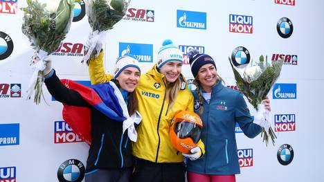 Jacqueline Lölling (Mitte) fuhr zu ihrem zweiten Weltcupsieg der Saison