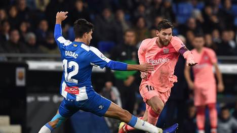 Auch im spanischen Pokal könnte der Videobeweis in Zukunft bei Aktionen von Lionel Messi (r.) eingreifen