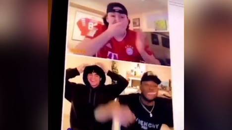 Bayern-Star Alphonso Davies überrascht einen Münchner Fan bei auf der Online-Plattform "Omegle". Während seines Livestreams schaltete er sich dazu und sorgte für einen unvergesslichen Moment.