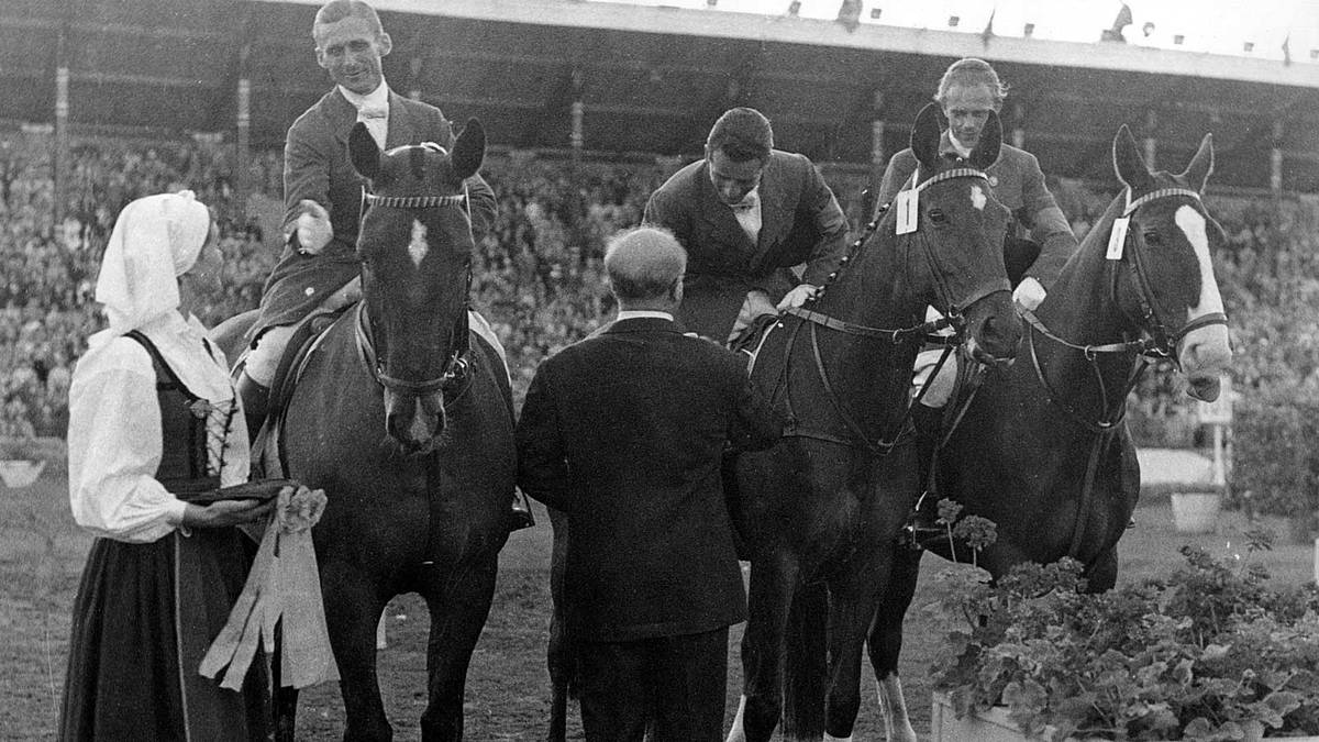 Obwohl Winkler nur schwer "Befehle" geben konnte, überwand das Pferd jedes Hindernis ohne Fehler. Winkler schrie dabei unter Schmerzen auf. Am Ende sicherte Halla damit Winkler Einzel-Gold und Deutschland den Olympiasieg in der Teamwertung