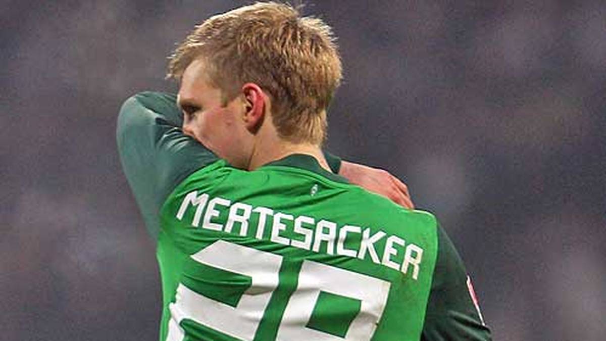 Pechvogel des Abends ist Per Mertesacker. Der Nationalspieler trifft erst zur Bremer Führung (47.), dann bringt sein Eigentor zum 1:2 die Bayern auf die Siegerstraße