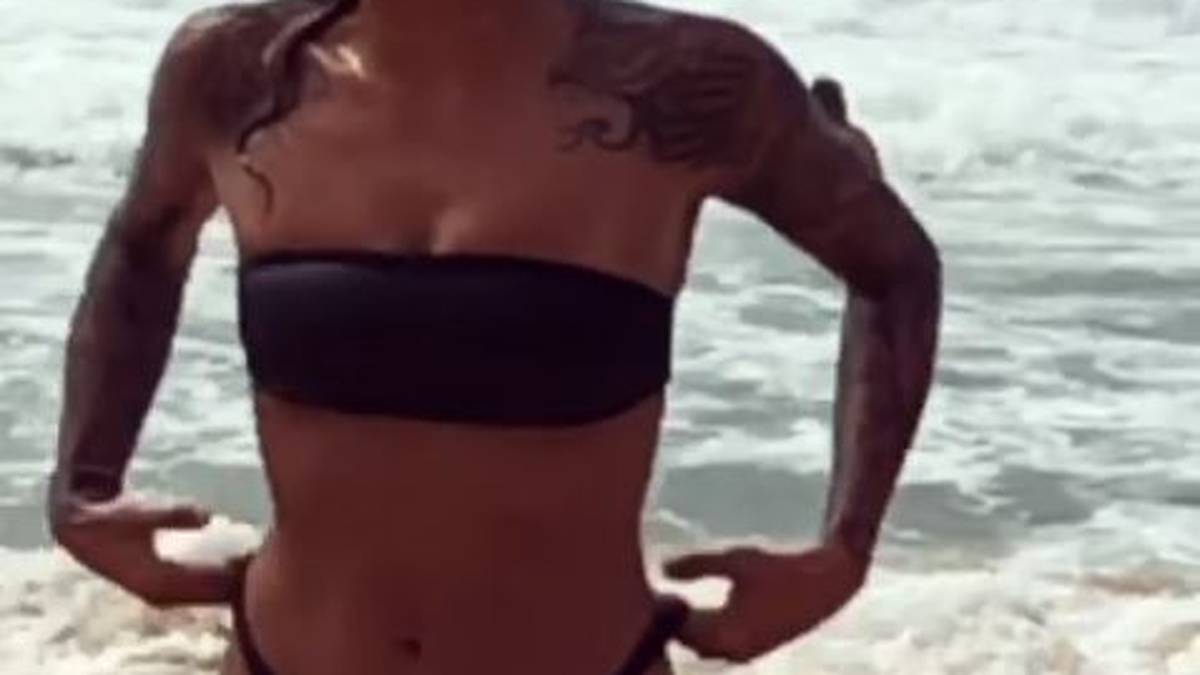 Hier entsteigt Sophia Thomalla den Fluten wie im Film - und bewirbt sich als neues Bond-Girl. Jedenfalls postet die Brünette via Instagram: "Hey 007, engagiere mich für deinen nächsten Film."