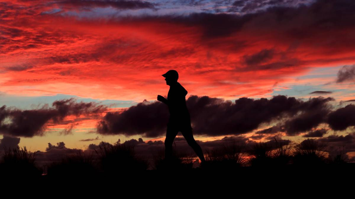 Der Ironman auf Hawaii ist nicht nur der berühmteste und spektakulärste, sondern auch der härteste Triathlon der Welt. Da stellt sich die Frage, ob die Athleten diesen traumhaften Anblick überhaupt genießen können? SPORT1 zeigt die besten Bilder rund um den Ironman 2018