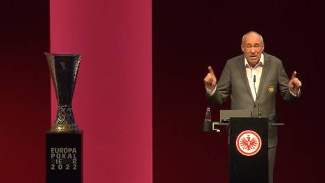 Eintracht Frankfurt gewann in der letzten Saison überraschend die UEFA Europa League. SGE-Präsident Peter Fischer zeigt sich auch Monate nach dem Titelgewinn emotional. 