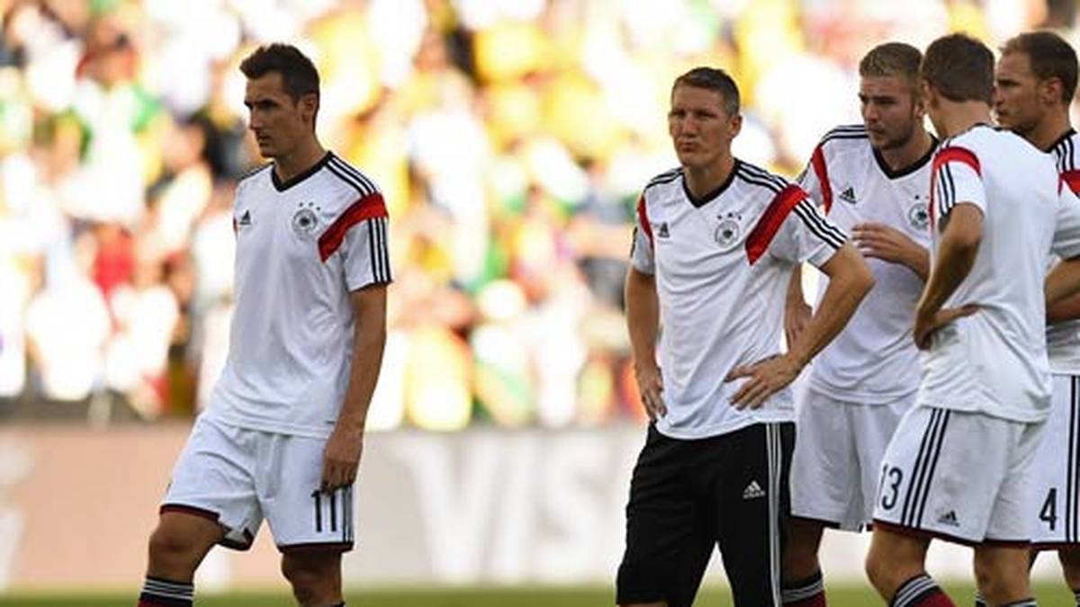 Gleiches gilt für die deutsche Elf, die schon vor Anpfiff den ersten Rückschlag verkraften muss
                  