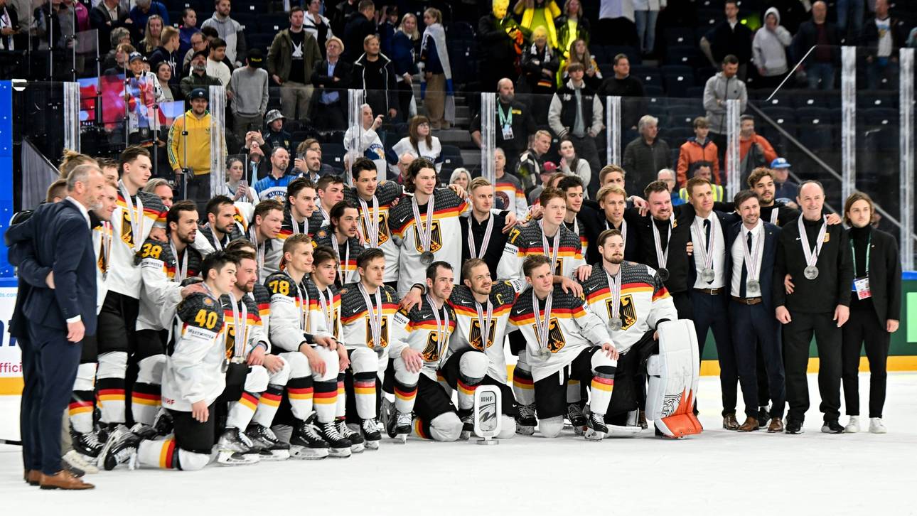 Eishockey-Silberhelden sind „Sportler des Monats“