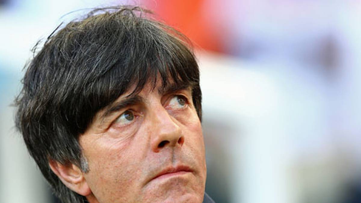 Bundestrainer Joachim Löw muss seine Elf kurzfristig noch einmal umstellen. Sami Khedira kämpft beim Aufwärmen mit Wadenproblemen. Wür ihn wird Christoph Kramer beginnen - sein Startelf-Debüt bei dieser WM
                  