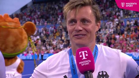 Kapitän Mats Grambusch beendet seine Karriere als Europameister. Im Finale gegen die Niederlande setzen sich die Honamas im Penalty-Shootout durch. 