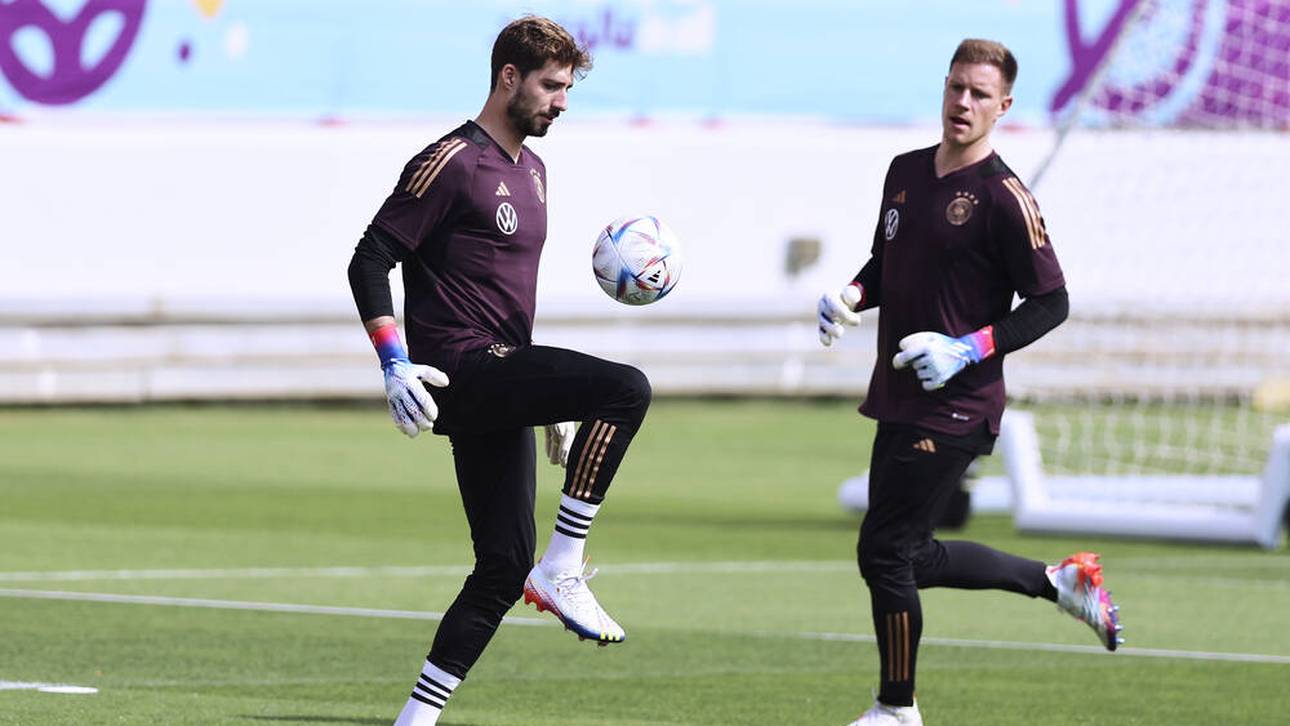 Kevin Trapp (l.) im Training in Katar mit Torwart-Kollege Marc-André ter Stegen