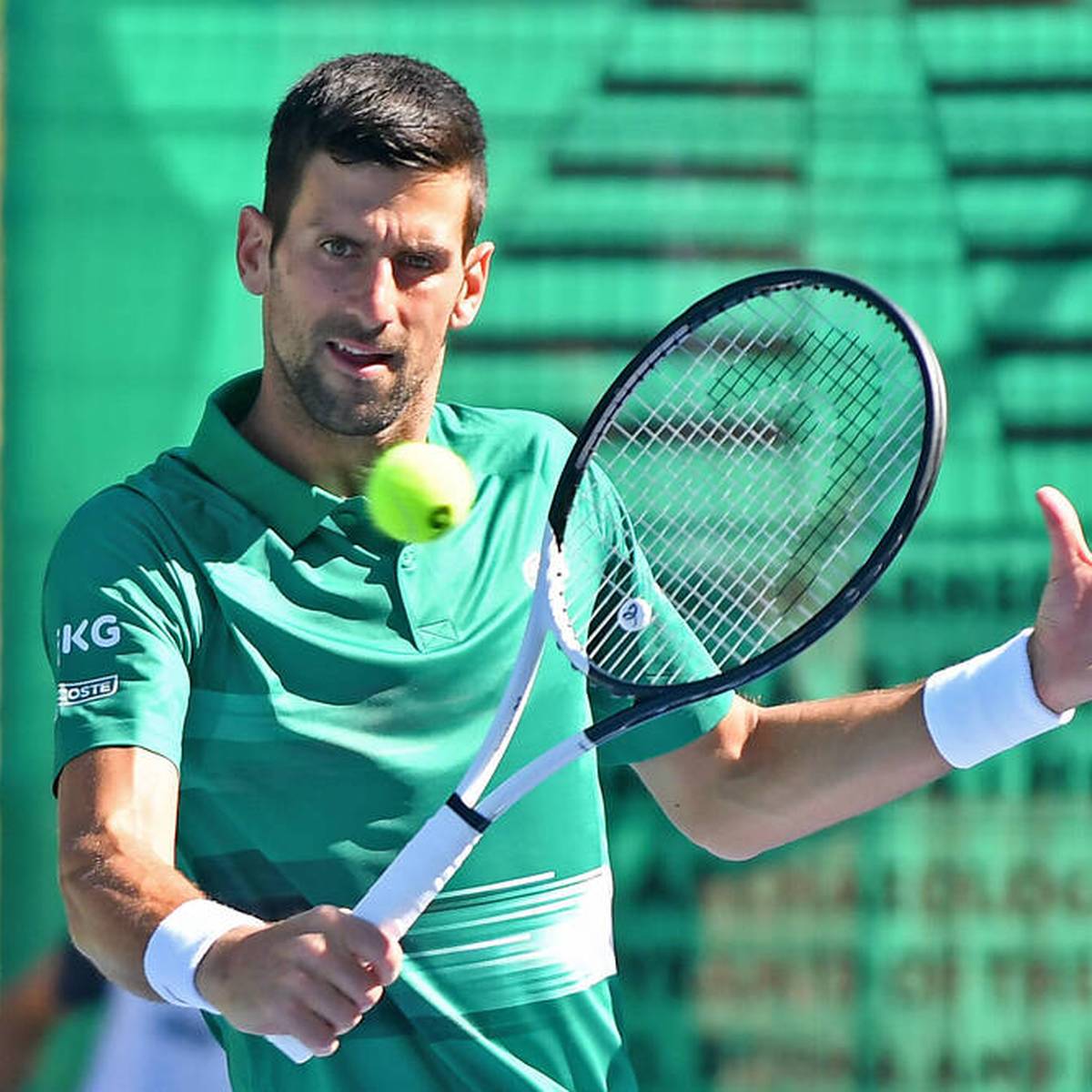 Novak Djokovic möchte gerne an den US Open teilnehmen, doch ein Start ist wegen der Corona-Regeln der USA nicht möglich. Nun kann der Tennis-Star aber neue Hoffnung schöpfen.
