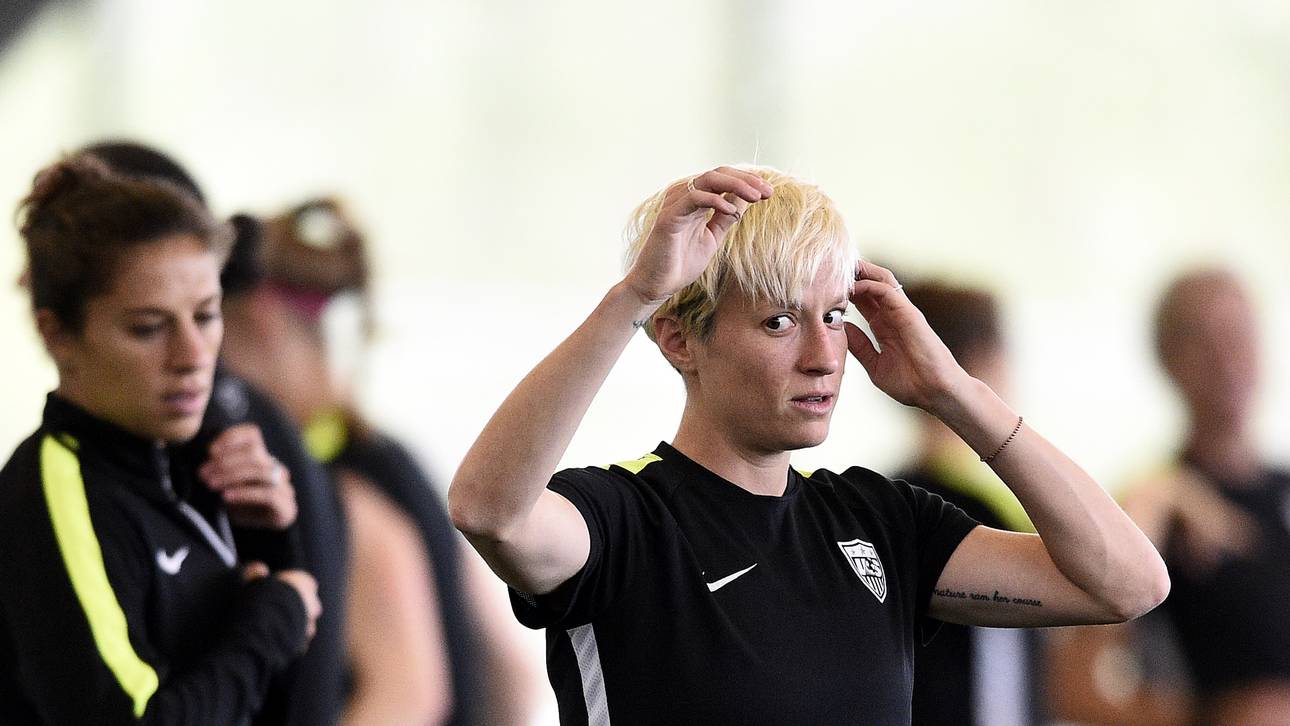 Hymne: Klub trickst Fußball-Star aus