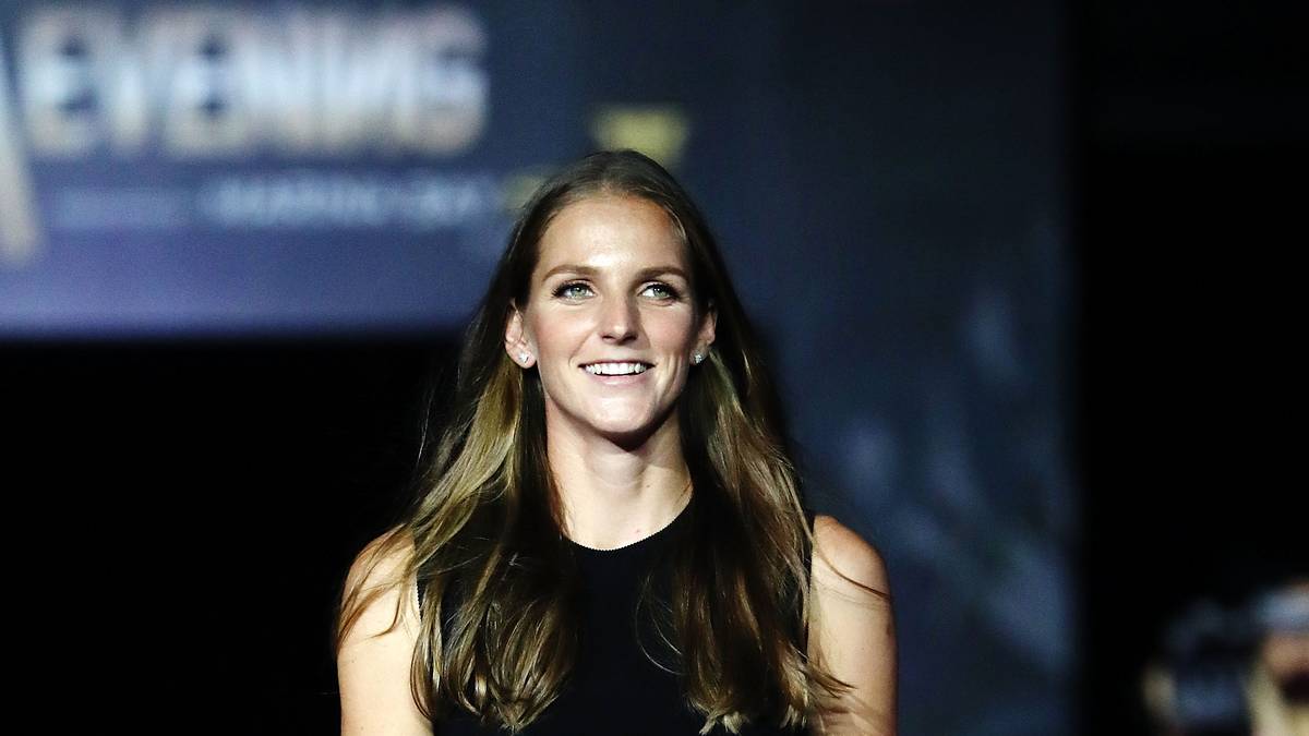 Karolina Pliskova wählt dafür ein klassisches schwarzes Kleid