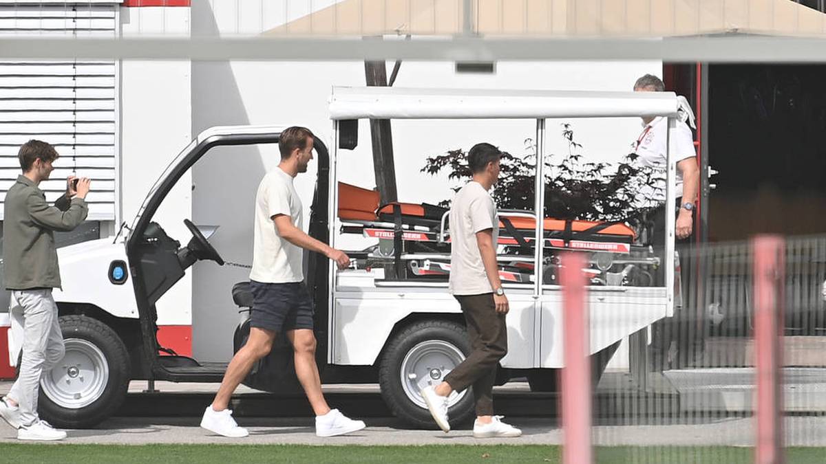 Harry Kane auf dem Weg zu seiner ersten Trainingseinheit als Bayern-Spieler