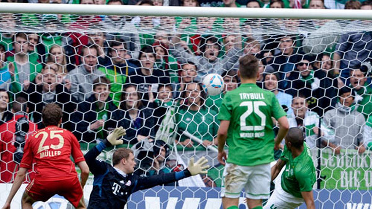 Im Rückspiel macht es Naldo wie Mertesacker im Pokal. Der Brasilianer bringt Werder zunächst in Front...