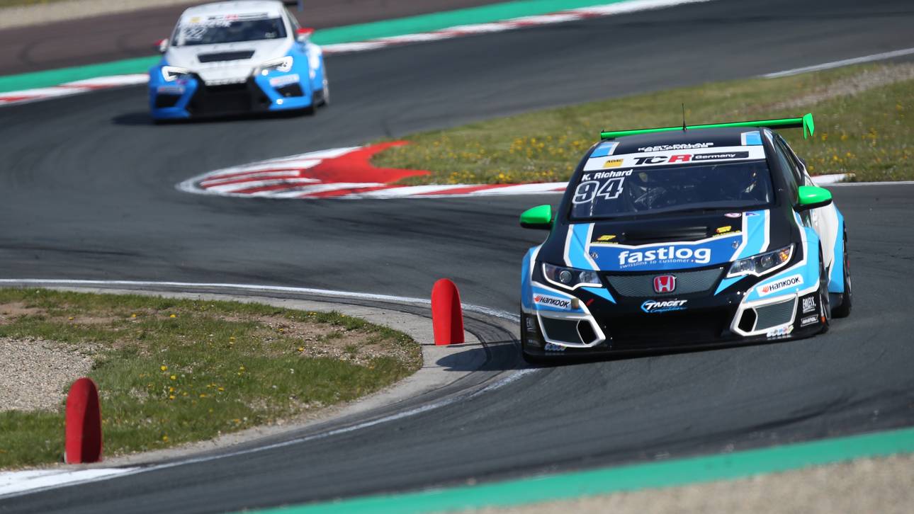 Debütant Richard holt die Pole