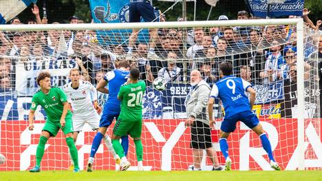 Der Karlsruher SC lässt beim ZFC Meuselwitz nichts anbrennen und zieht souverän in die zweite Pokalrunde ein. Kommentator: Kai Goerke.