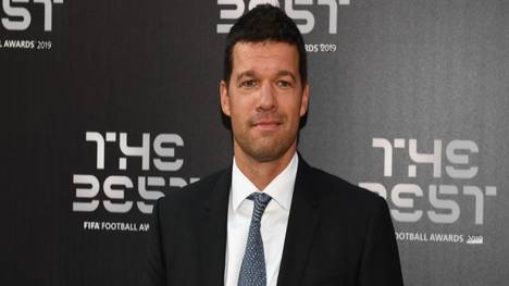 Michael Ballack hat sich zur Saison von Borussia Dortmund geäußert. Dabei kritisiert der Ex-Nationalspieler vor allem die Mentalität des BVB.