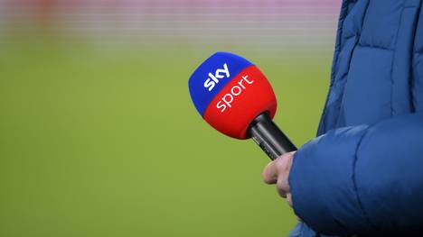 Hiobsbotschaft für alle Fußballfans: Der Pay-TV-Sender Sky erhöht die Preise für das Bundesliga-Abonnement. 