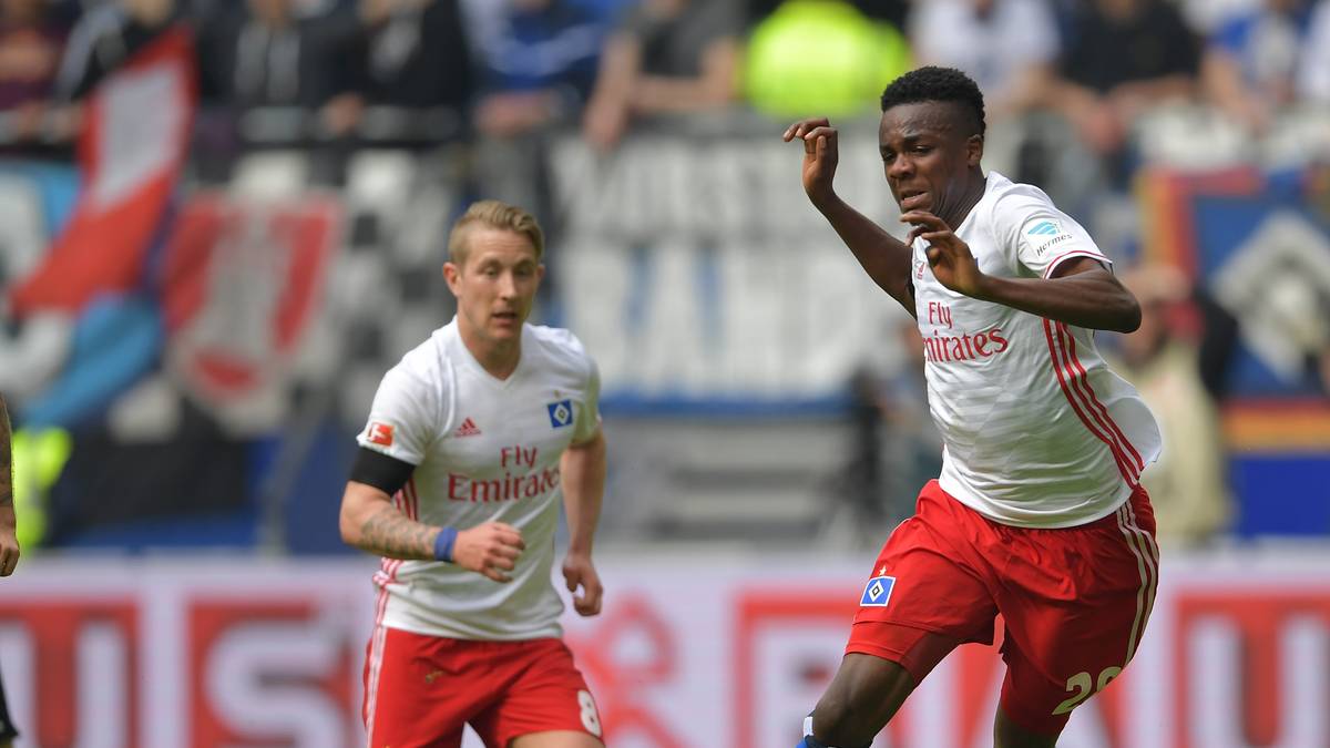 Zwölf Minuten später gleicht Milos Jojic (hier am Boden liegend) nach Vorarbeit von Simon Zoller aus