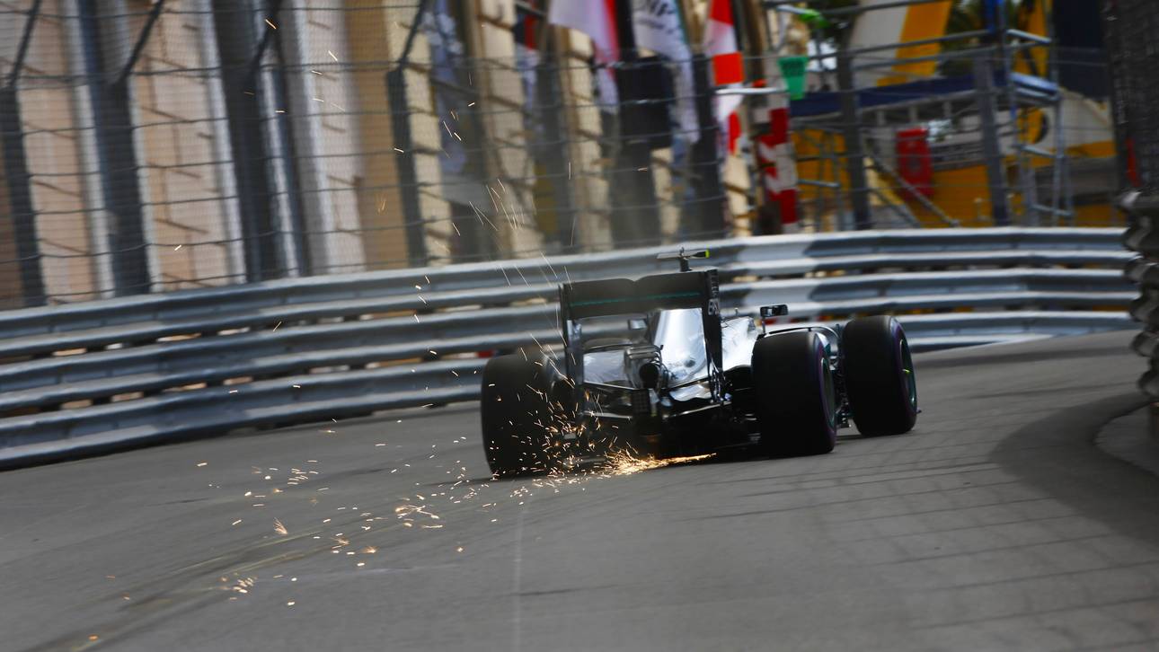 Gullideckel wird Rosberg zum Verhängnis