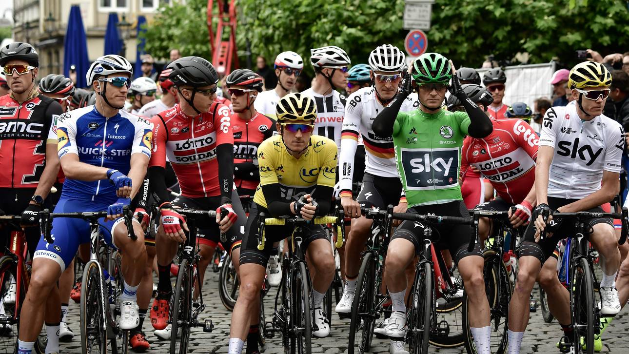 Peloton erreicht bergiges Terrain