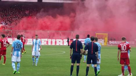 Schon während des Spiels wurde Pyrotechnik gezündet