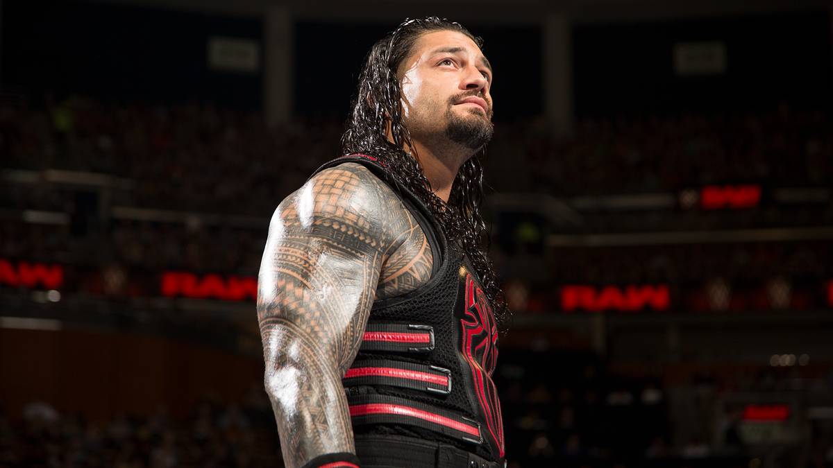 3. APRIL 2017 - Einen Tag nach seinem WrestleMania-Sieg über den Undertaker wird Roman Reigns von einem buhenden, pfeifenden und pöbelnden Publikum empfangen. Reigns erträgt die minutenlangen Tiraden stoisch, sagt schließlich einen einzigen Satz ("This is my yard now!") - und geht wieder