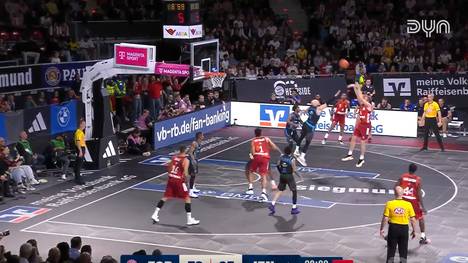 Zum Auftakt der neuen BBL-Saison besiegt der FC Bayern München im ausverkauften BMW Park Aufsteiger Science City Jena mit 93:77.