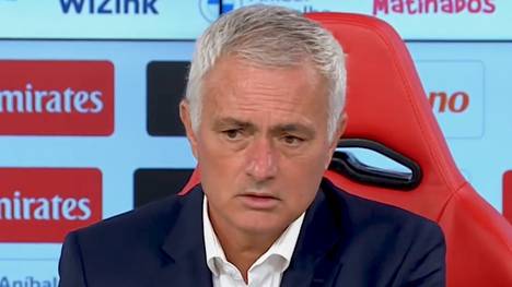 José Mourinho ist nach dem 1:1 gegen Rio Ave in seinem ersten Heimspiel als Benfica-Trainer bedient. Nach dem Ausgleich in der Nachspielzeit kritisiert der Portugiese den VAR.