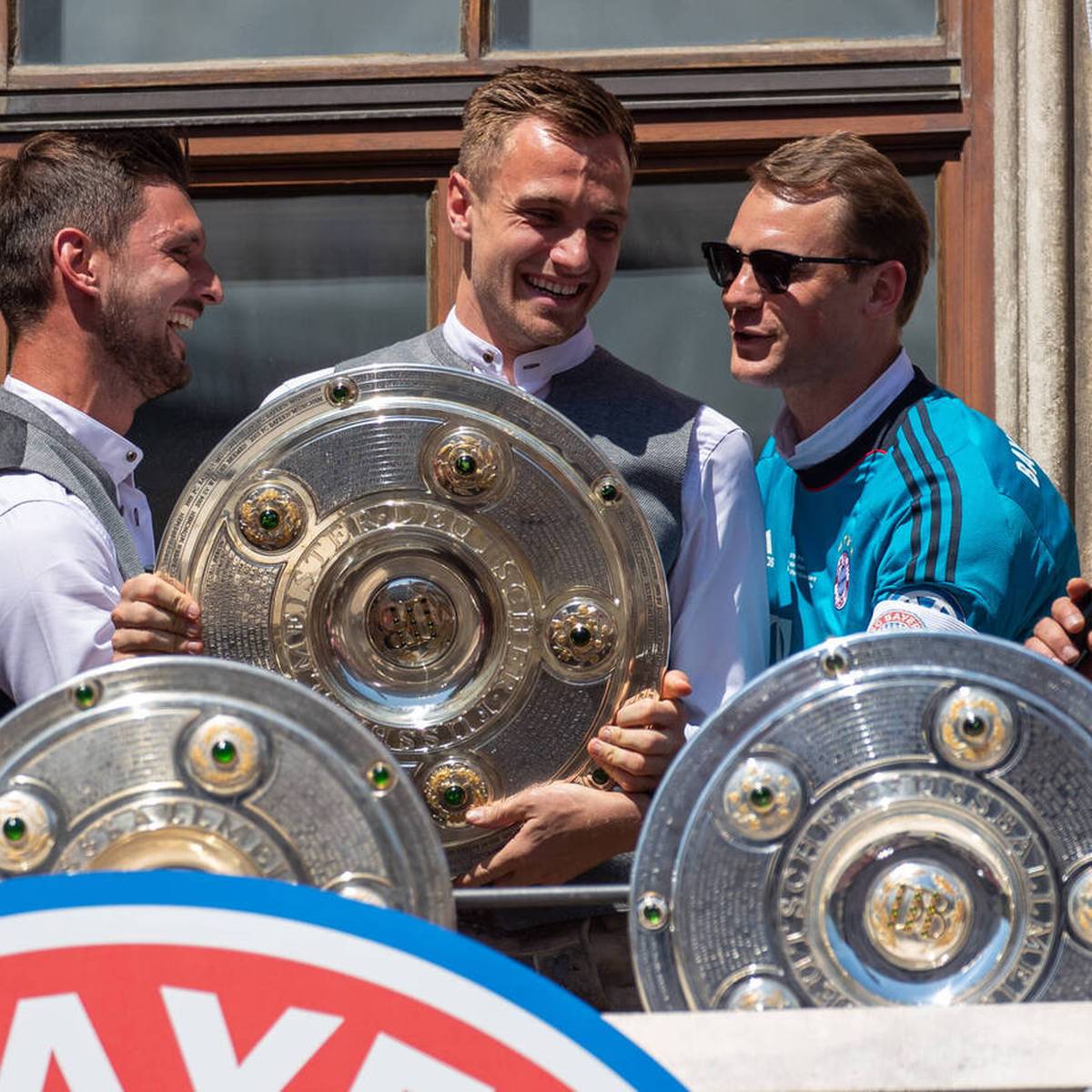 Nach Thomas Müller verlängert auch Manuel Neuer seinen Vertrag beim FC Bayern. Die Laufzeit ist identisch mit der des Ur-Bayers.