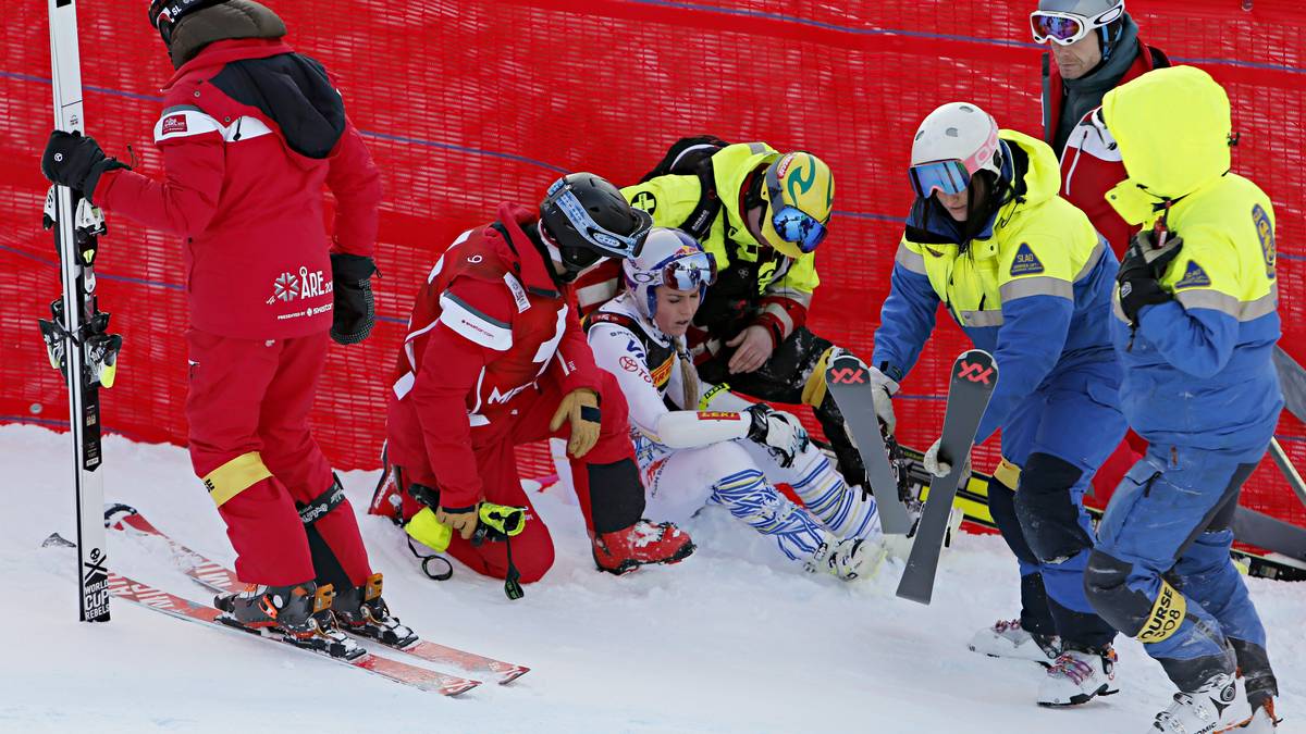 Das Fangnetz stoppt ihren rutschenden Körper. Nach kurzer Behandlungspause aber die Erleichterung: Vonn ist nicht schwer verletzt und fährt auf Skiern ins Ziel. Nach dem Rennen kündigt sie an, es in der Abfahrt noch einmal probieren zu wollen