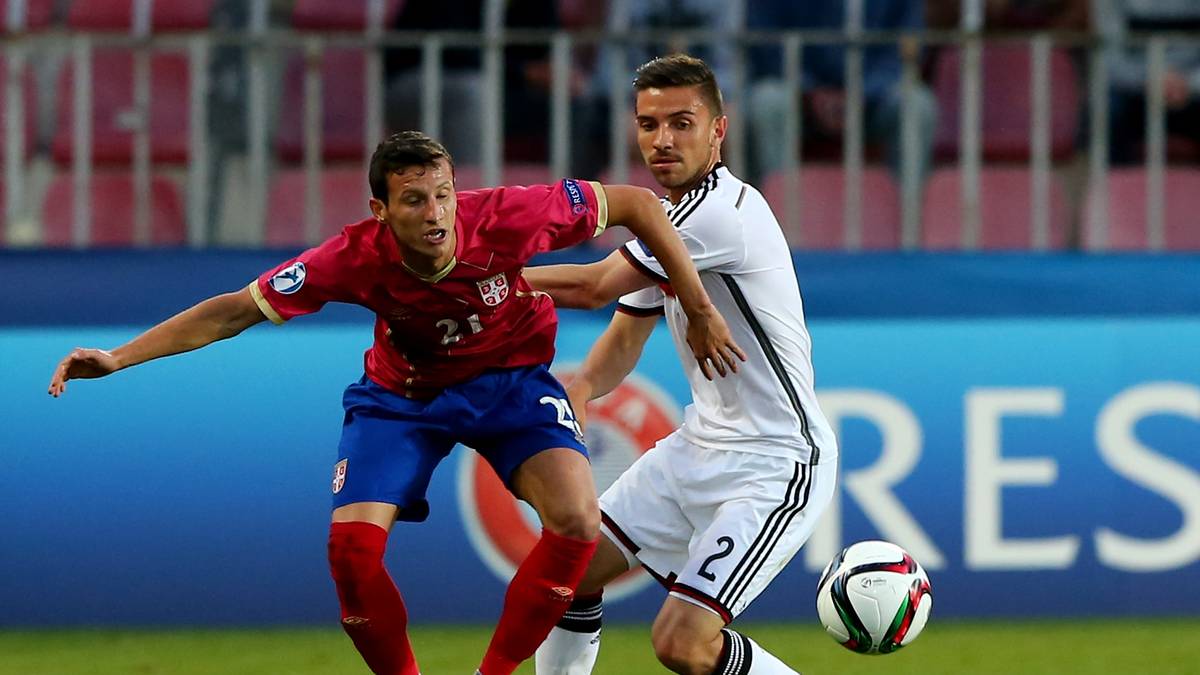 JULIAN KORB: Im Vorwärtsgang nicht so auffällig wie sein Pendant Christian Günter auf der linken Seite. Defensiv mit dem einen oder anderen kleinen Wackler - SPORT1-Note: 3,5