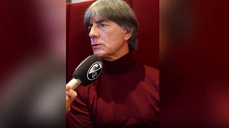 Beim Treffen ehemaliger SC-Spieler war auch Joachim Löw zu Gast. In einem Interview schwärmt er von der Leistung und Kontinuität des SC Freiburg. 