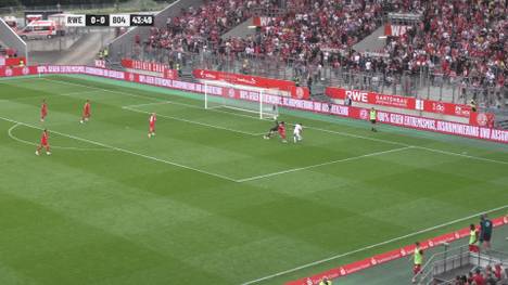 Im Testspiel zwischen Drittligist Rot-Weiß Essen und Bundesligist Bayer Leverkusen gewinnt die Werkself mit 2:1.