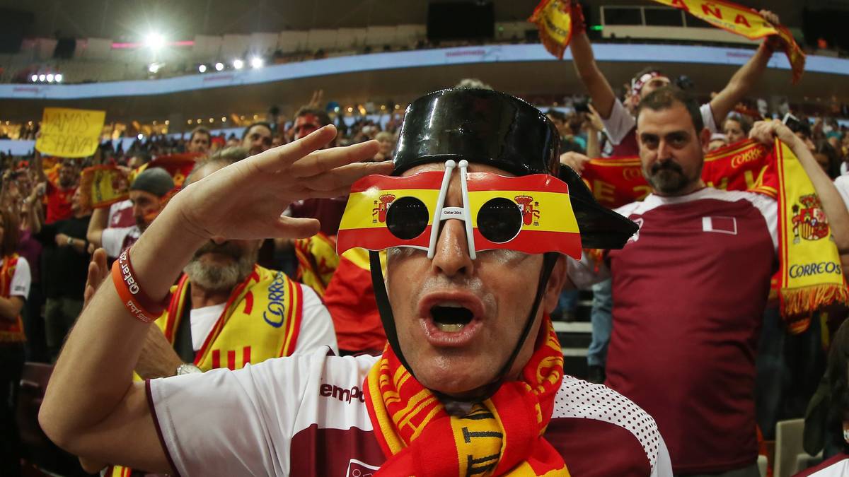 Die Spanier behalten indes in einem knappen Match gegen Dänemark den Durchblick