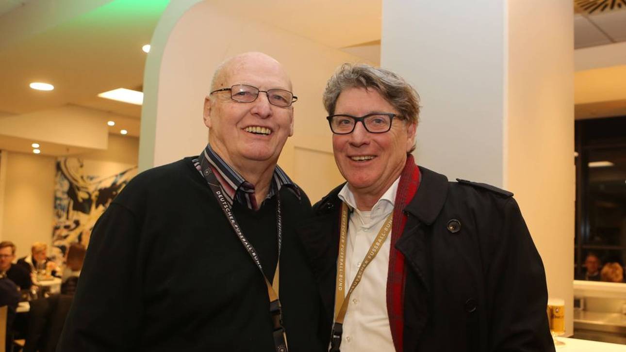 Manfred Manglitz (l.) und Toni Schumacher bei einem gemeinsamen Länderspielbesuch in Dortmund 2017