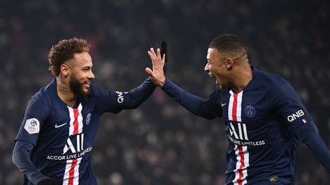TOPSHOT - Paris Saint-Germain's Brazilian forward Neymar (L) is congratulated by Paris Saint-Germain's French forward Kylian Mbappe after scoring his team's first goal during the French L1 football match between Paris Saint-Germain (PSG) and FC Nantes (FCN) at the Parc des Princes in Paris, on December 4, 2019. (Photo by FRANCK FIFE / AFP) (Photo by FRANCK FIFE/AFP via Getty Images)