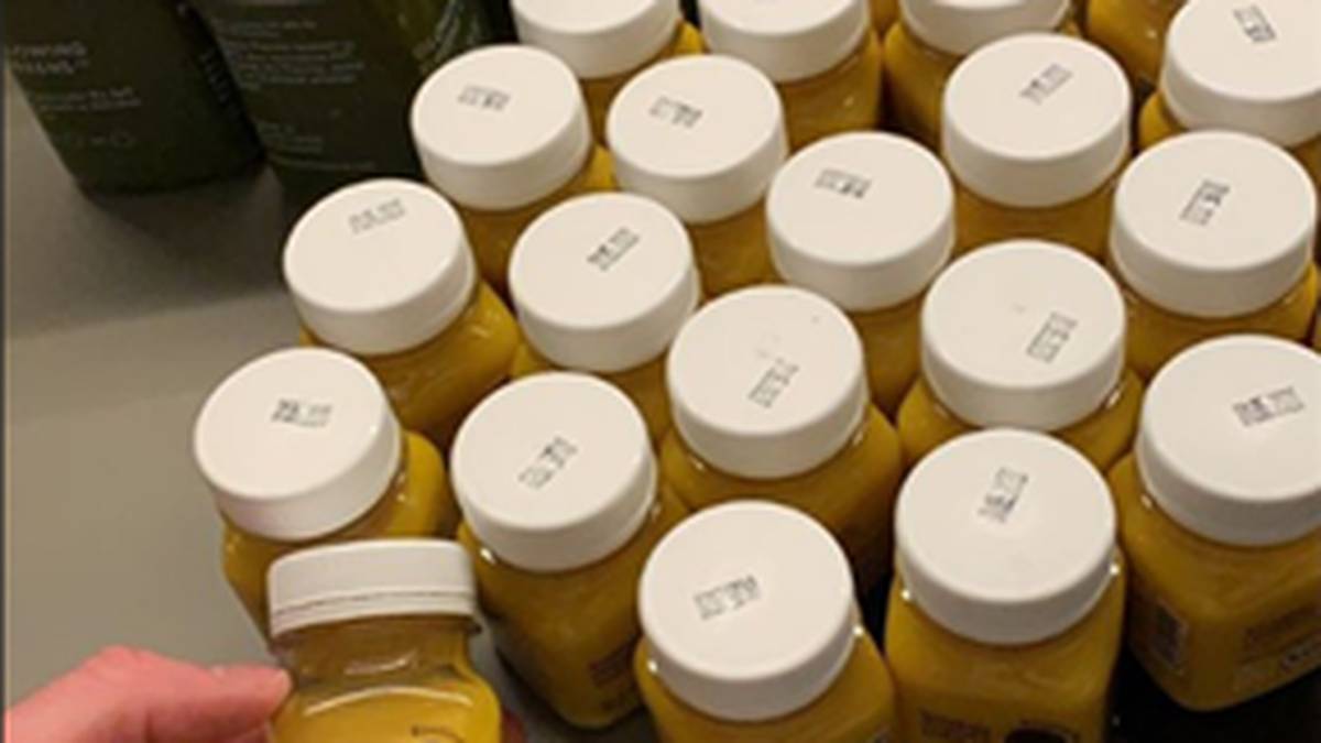 Andre Schürrrle setzt in Sachen Fitness auf gesunde Drinks. Akkurat sortiert macht er dafür auf Instagram Werbung