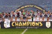 Die deutsche Nationalmannschaft feiert den Titel bei der WM 2014