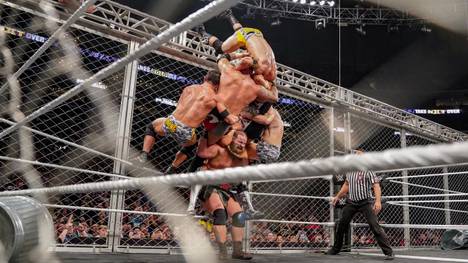 WWE-Wrestler Hanson riss bei dieser Aktion fünf Kämpferkollegen zu Boden
