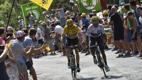 Christopher Froome (l.) wurde während der Tour de France mehrfach von Zuschauern attackiert