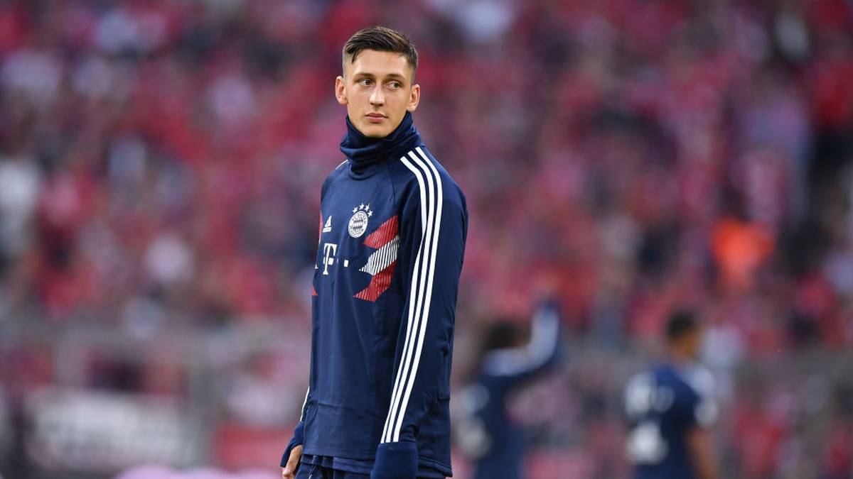 JONATHAN MEIER: Der Linksverteidiger durchlief seit seinem Wechsel vom Stadtrivalen 1860 zu den Bayern 2012 alle Jugendabteilungen des Rekordmeisters. Im Mai 2018 unterschrieb er bis 2021 beim FCB, nachdem er zuvor bereits regelmäßig im Profitraining am Ball gewesen war. Im Sommer 2019 wechselte der 20-Jährige zum FSV Mainz 05, kam dort aber bisher nur in der Regionalliga zum Einsatz