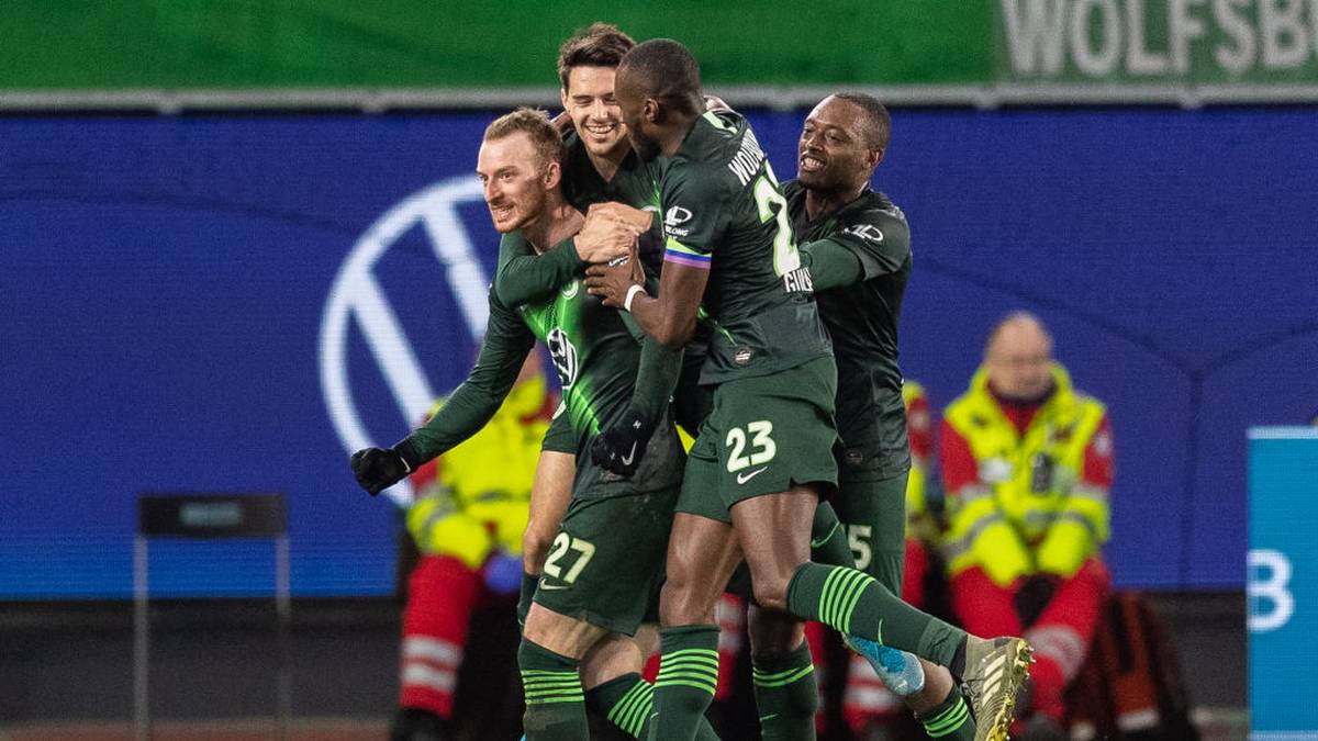 VFL WOLFSBURG - NOTE 3: Die Wölfe erwischten unter Neu-Trainer Oliver Glasner einen guten Saisonstart, blieben die ersten neun Bundesliga-Spiel ungeschlagen. Doch danach ging den Niedersachsen so ein bisschen die Puste aus, es wurden nur noch zwei Spiele gewonnen